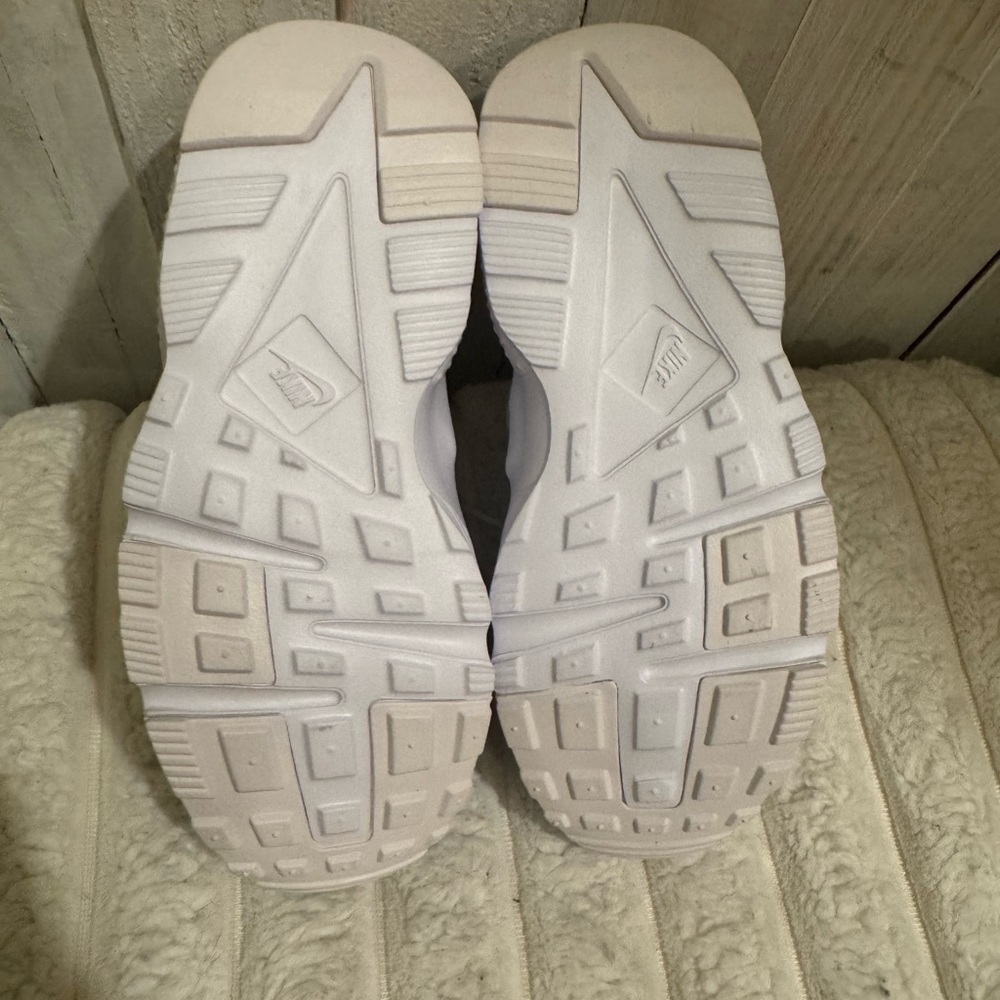 Nike Air Huaraches - Size 1Y - Worn once - No Box - 2 tone White - Picture 9 of 9